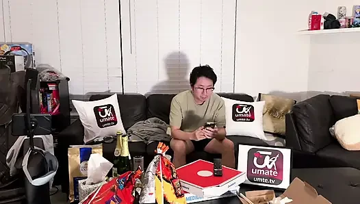 Pelacur Asia datang ke kamar saya dan mengendarai saya sampai saya tidak bisa berhenti