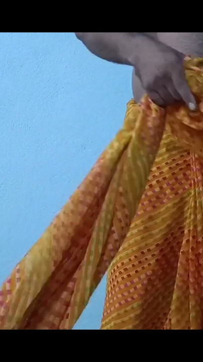 There was no one at home, so he wore wife's clothes and shook them. | Clip 1