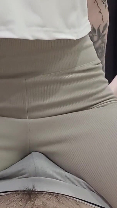 "DRY HUMP - yeni taytlı sınıf arkadaşı çok ateşli" den büyüleyici an