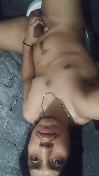 Sviraj kurac u kupaonici
