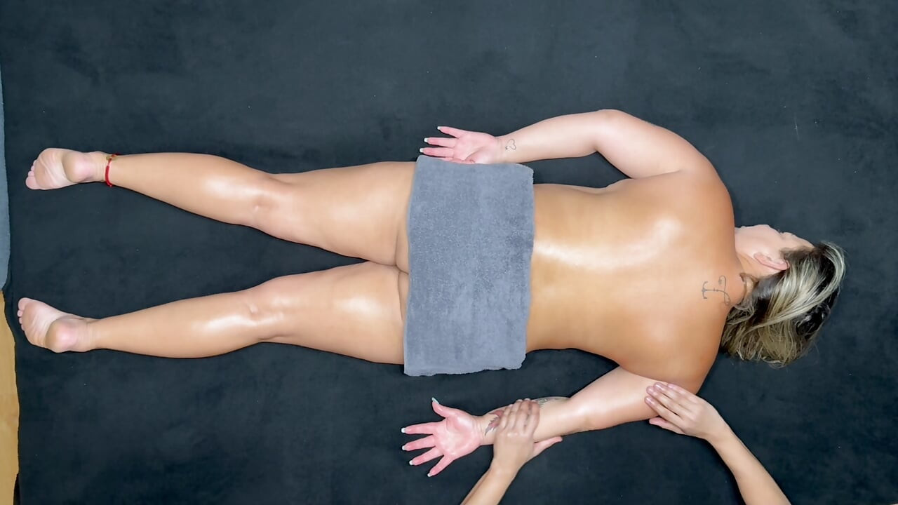 A Rich, Sensual Massage Ends in Sex and Masturbation Until Climax.