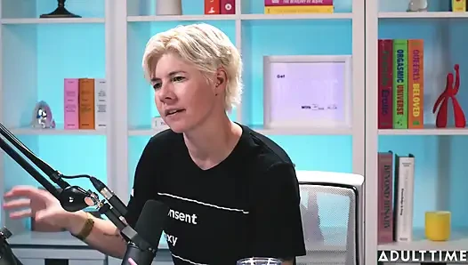 Эксгибиционизм, секстинг и развитие Lilly Bell | Время для взрослых, подкаст