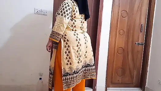 Pembantu india dengan pantat montok dientot sama bosnya sendiri