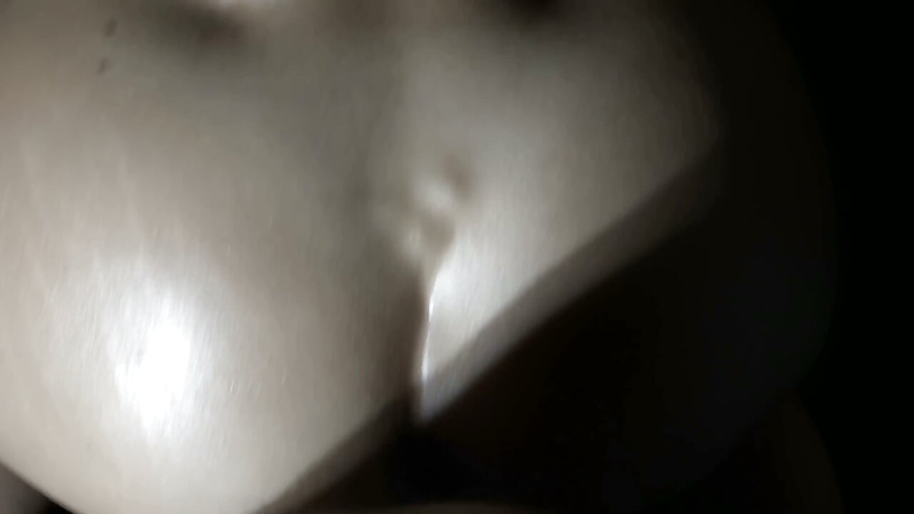 バックで挿れられると快感が倍増するし、胸にザーメンぶっかけられるのも大好き