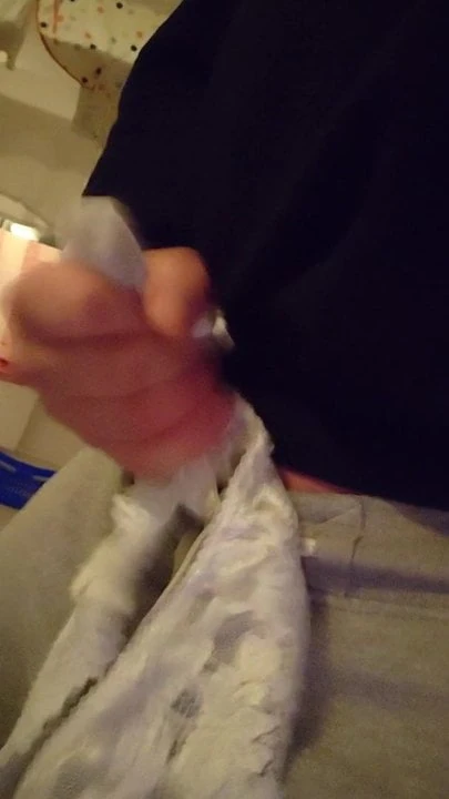 Mit dem Tanga der Nachbarin gewichst