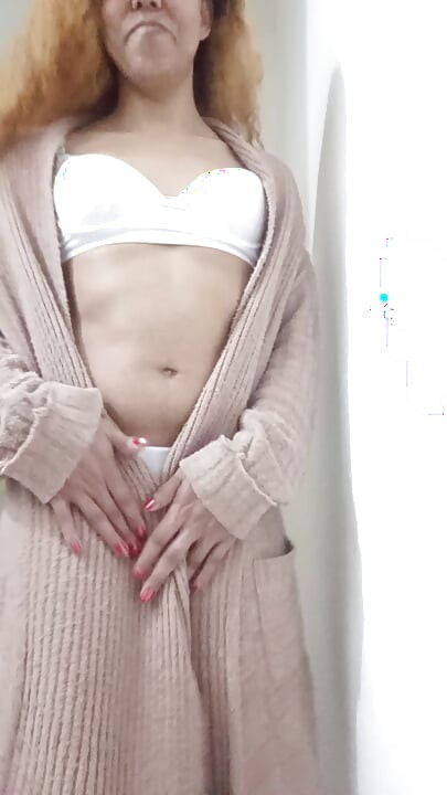 Fetiș cu păr pubian clitoris natural mare și dur