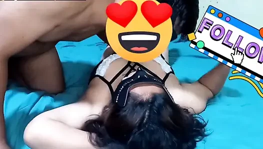 Üvey annem yarağımda ve anüsünü emmeyi seviyor