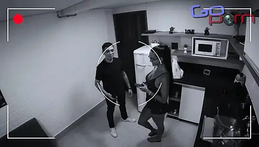 "ifuck" delivery man takes cock and dines his client's pussy