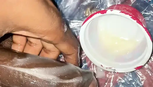 18 yaşındaki adam büyük yarak ve 100 gm döl. Kadınlar için çok lezzetli sulu lezzetli. Çok lezzetli. Gel ve büyük yarağın tadına bak