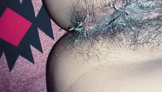 Großer schwanz nimmt latika muschi