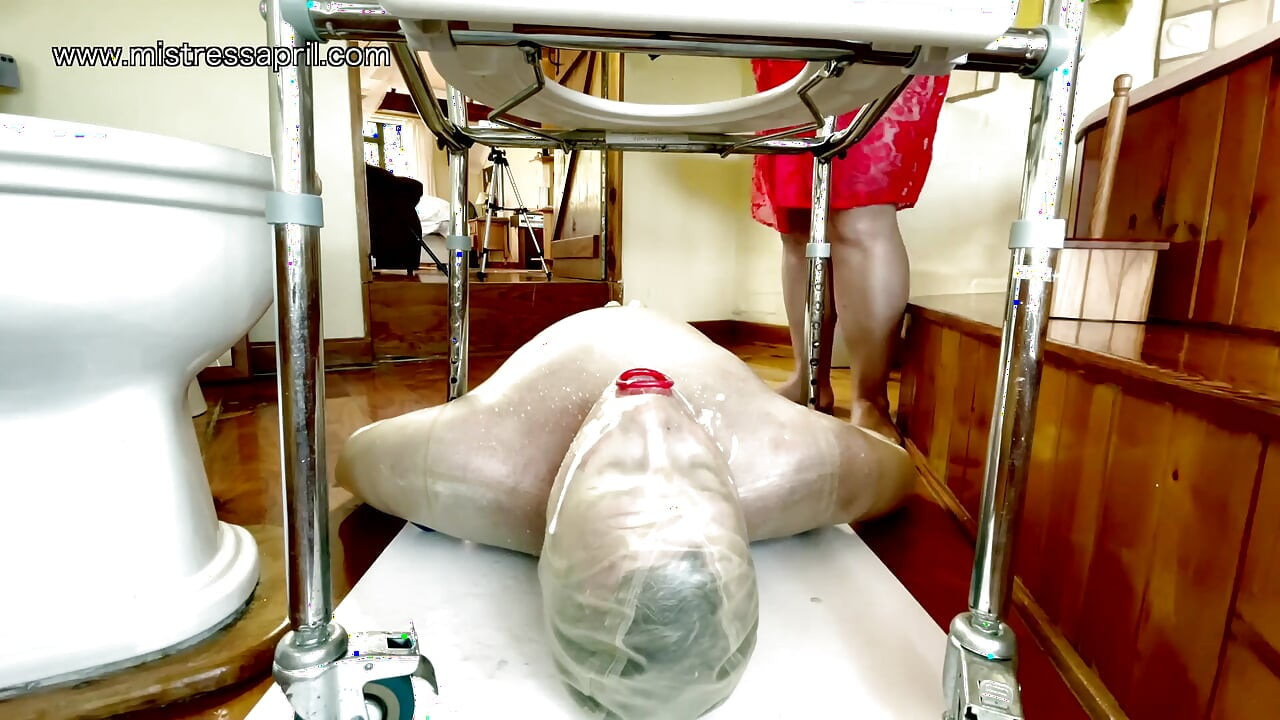 Dominatrix mistress April - Slaves morning duties