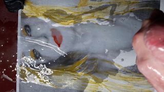 Une salope blonde couverte de sperme