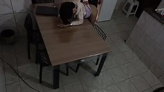 Pantat sekretaris dientot di ruang pertemuan.