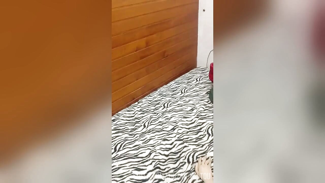 PĂPUȘĂ FIERBINTE
