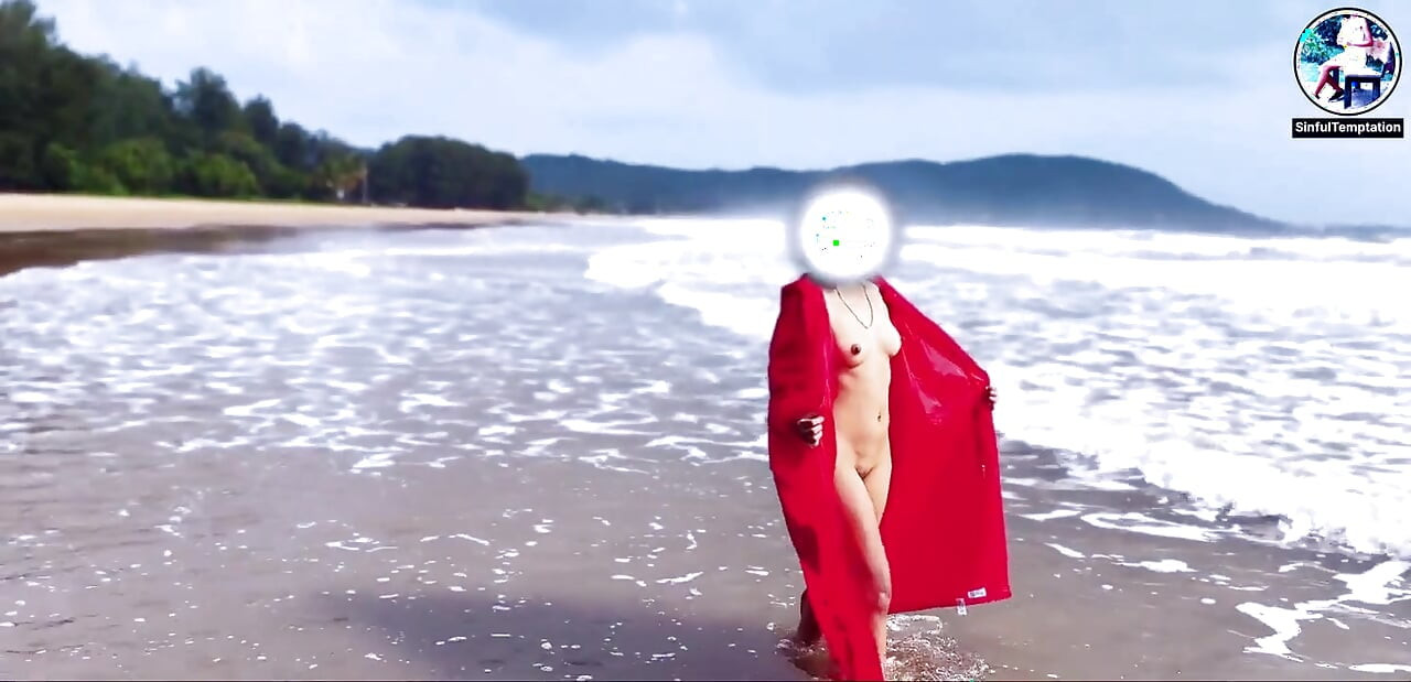 Public Beach Masturbate and Squirt