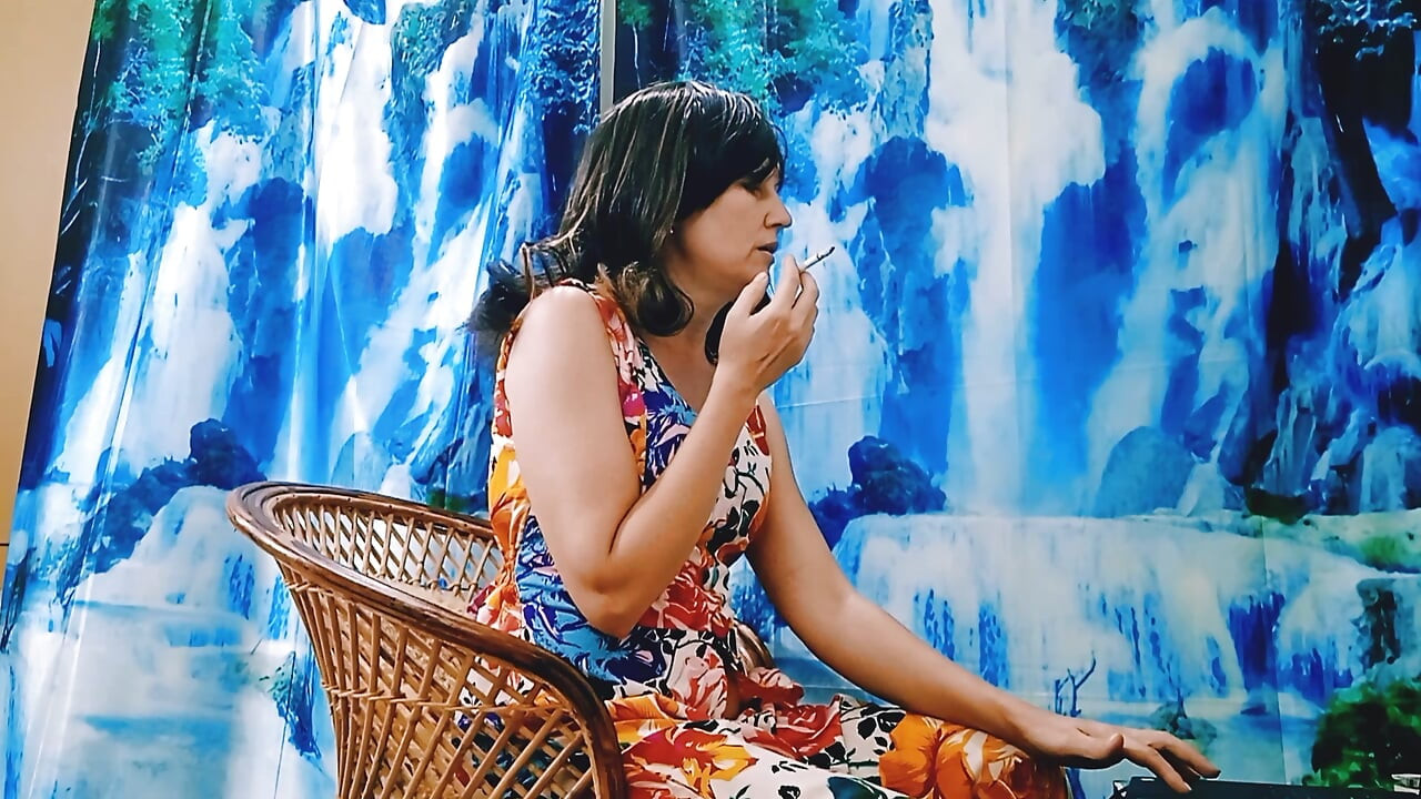 MILF seksi mengambil kote hitam besar dengan cara kotor