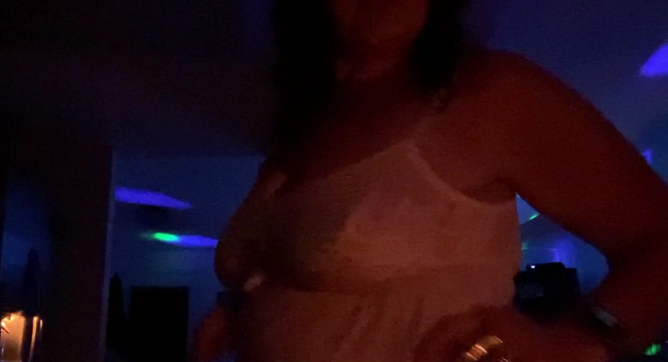 Dj tasty dance party