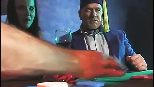 Memek berbulu si cewek hot rambut cokelat dengan kaki jenjang ini dientot habis-habisan setelah nyepong kontol di sofa