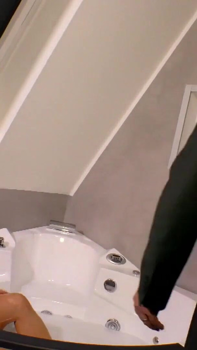 Stunning moment from "Geiles Teen im Badezimmer gefickt"