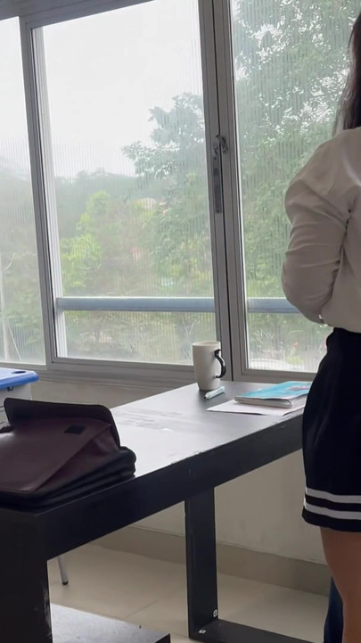 ฉันเย็ดครูสอนภาษาอังกฤษอย่างหนักระหว่างเรียน คลิป 2