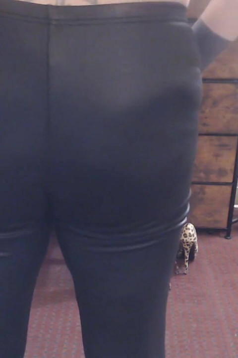 Ass thrust jiggle cellulite bounce