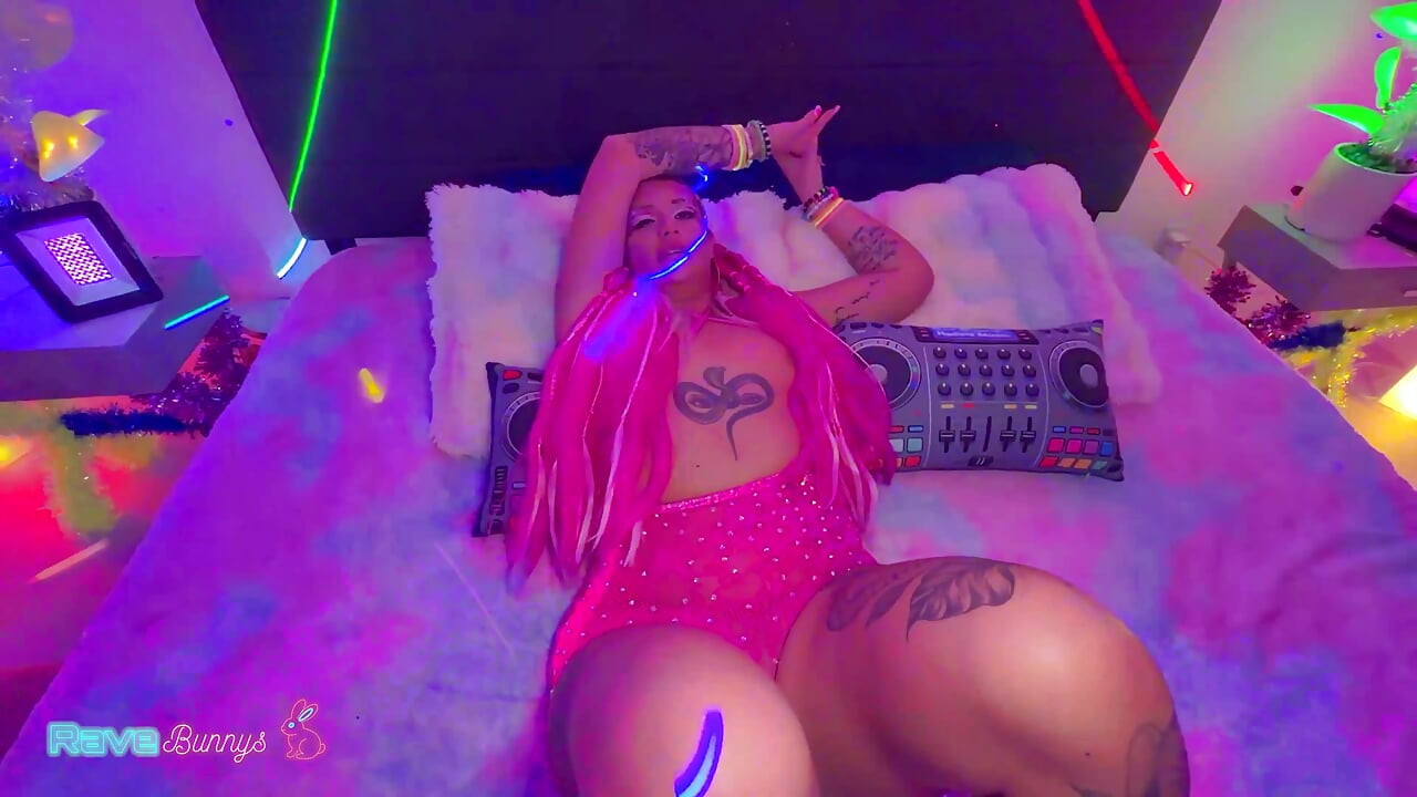 Rave Vixen Chanel Luxx Gets Her Pussy Wrecked by the Hung Dj!