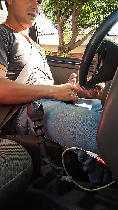 How I like to drive with my hand on the gearbox