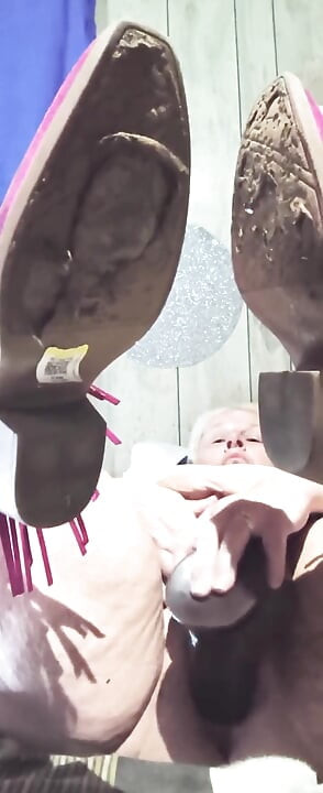 How Many Times This Horny Slut Masterbates Before She Loses Her Mind?