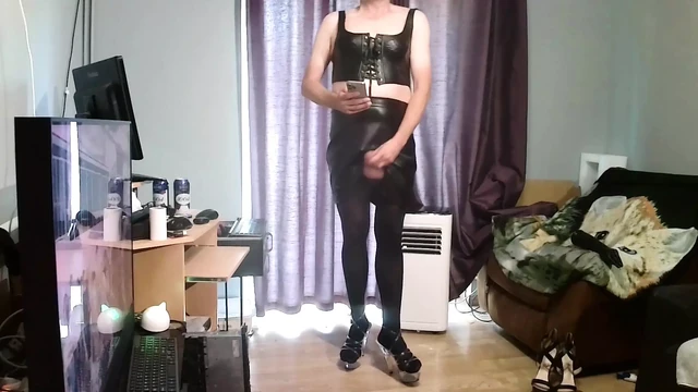 Maninboots Cumming with a Pulsating Anal Toy
