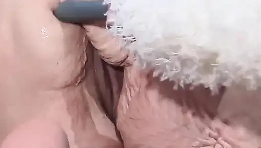 Bulanık göt en son sapıkça gövdesinin çöplüğünde sikiş bulanık oyuncağı olarak içine pompalıyor