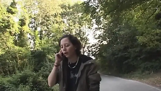 Невинная Teenie узнает, что ее шлюшка-мачеха трахается с незнакомцем