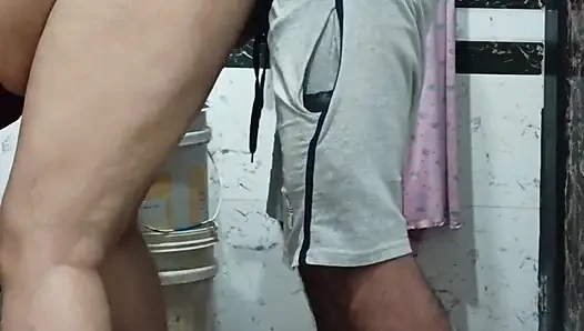 Priya bhabi kırmızı boyalı büyük göt gösterisi