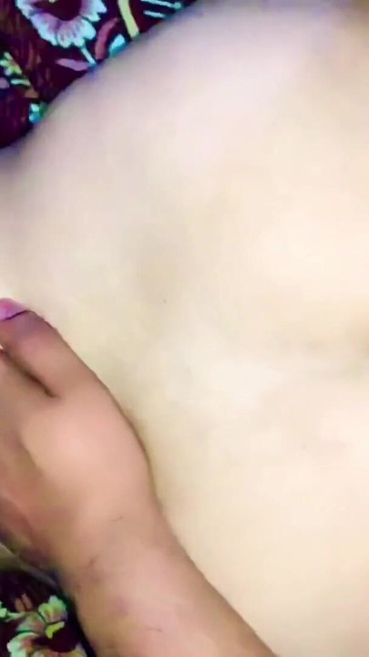 El primer padrastro anal de una impresionante hijastra iraní destruye mi apretado agujero virgen después de atraparme con un pepino | Clip 1