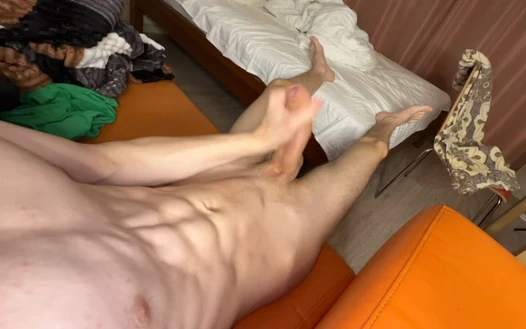 Evgeny'nin büyük yarağı kıllara boşalıyor!