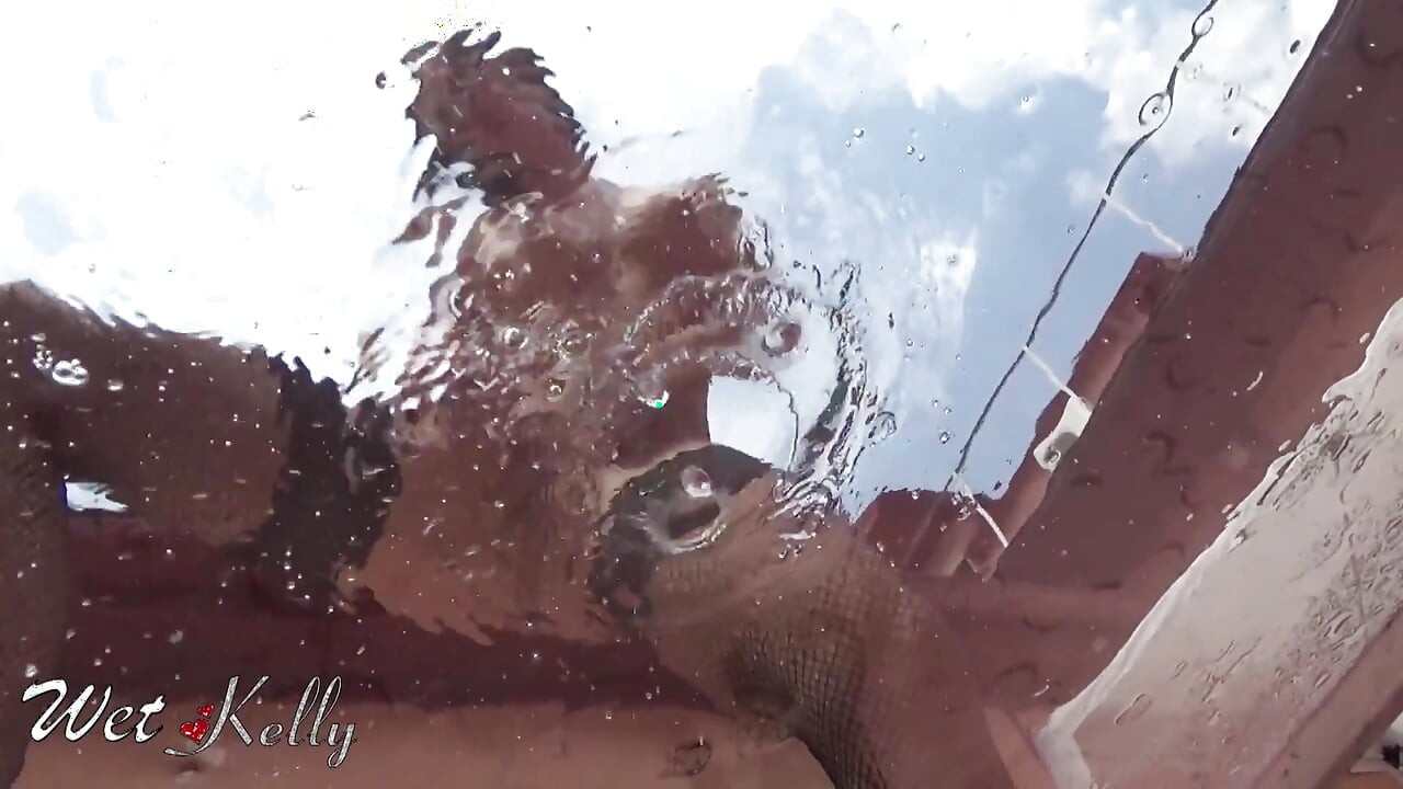 Horny MILF Loves to Pee on the Transparent Glass