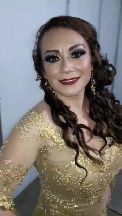 MILF LIZ MODELANDO