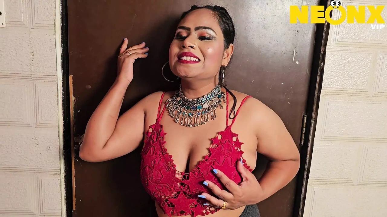 夜间被她的继子在床上勾引