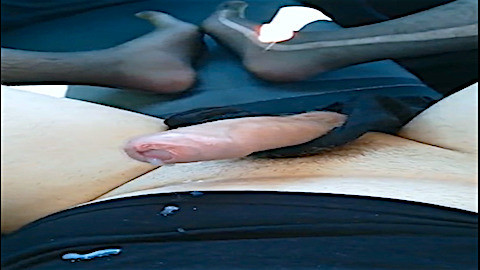 Finger leckt Orgasmus im Auto