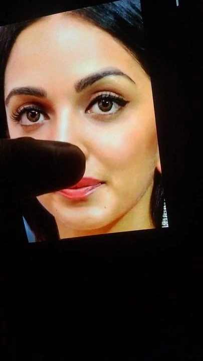 Cocking tribute to Whores queen of bollywood kiara advani