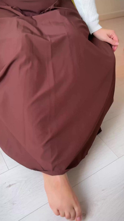 Η κομψή MILF φορούσε ένα υπέροχο ντύσιμο.