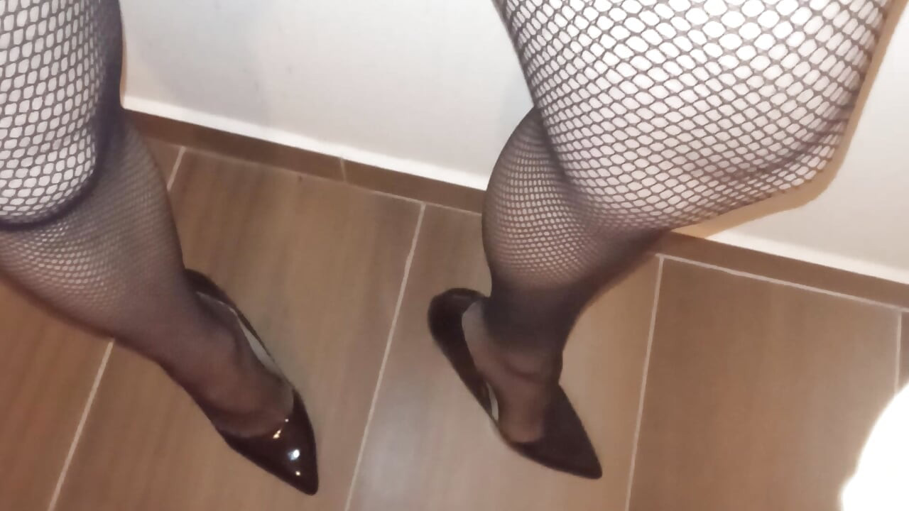 Tacones y pantimedias de rejilla