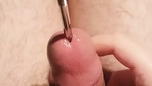 Kırmızı dev sakızlı bir sondajdan sonra üretral bir çubuk sondajı.