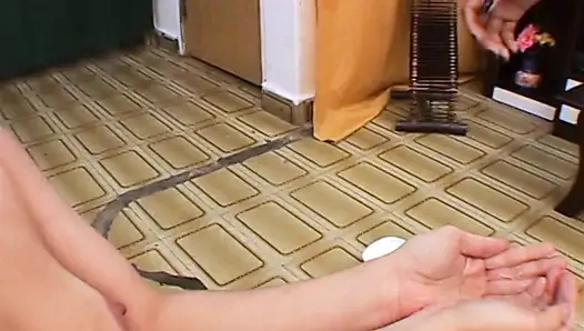 Писающие экстремальные девушки и глотание