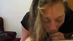 Белая проститутка-проститутка из Сиэтла глотает порцию спермы