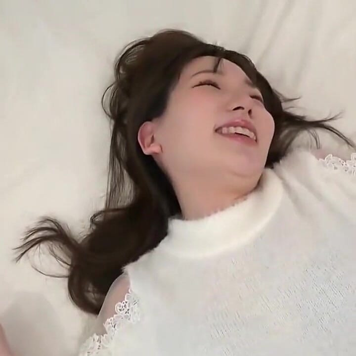 145cm Fair-skinned Heiress, a Quiet Lie Turns Into a Secret Night on Camera.