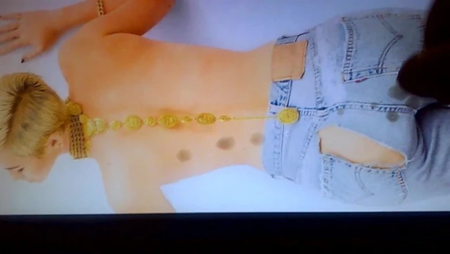 Cum on Miley Cyrus ass