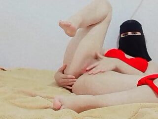 La ragazza araba fa una sega. Posizioni sexy