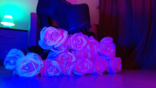 粉碎白玫瑰与 UGE 靴子