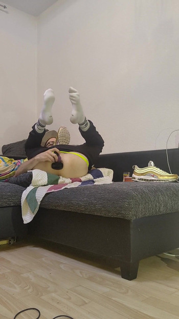 "(GER) 냄새 나는 AirMax97의 스포티한 후장, 양말과 운동화가 뻗어 매우 깊게 훈련된" 화려한 순간
