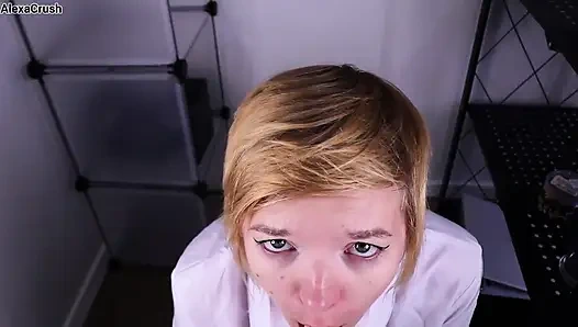 Erwischt im wohnzimmer, pOV-blowjob